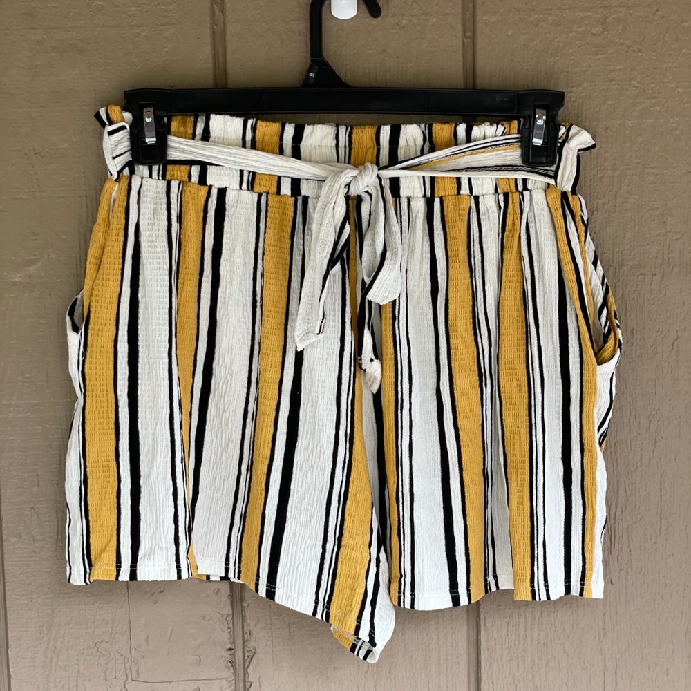 High waisted stretchy shorts